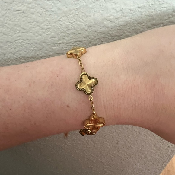 Anthropologie Jewelry - Elegant Gold Clover Bracelet